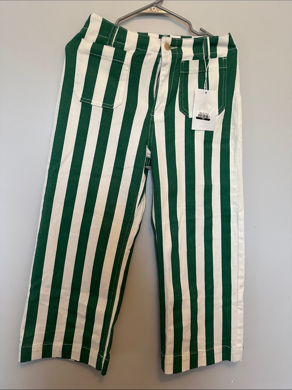Women’s Green and White Striped Cropped Pants Size 6  22” inseam
